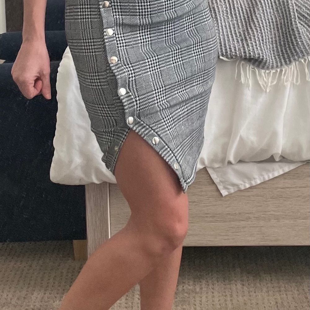 Fitted Plaid Snap Dress - Picture 7 of 7